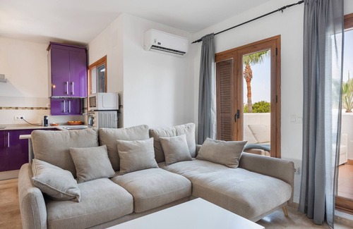 Los Gallos-Cerromolino Apartment | Apartment 'Viento Del Mar' with Shared Pool, Private Terrace and Air Conditioning.