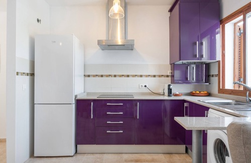 Los Gallos-Cerromolino Apartment | Apartment 'Viento Del Mar' with Shared Pool, Private Terrace and Air Conditioning.