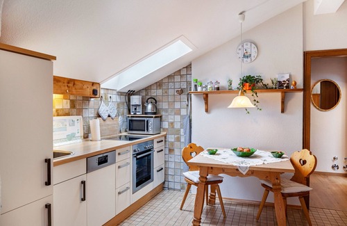 Garmisch-Partenkirchen Apartment | Apartment 'Aurikel' with Mountain View, Balcony and Wi-Fi