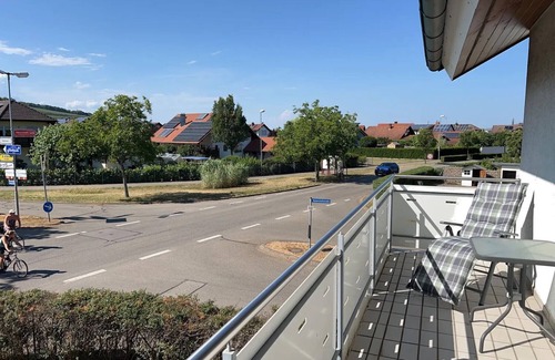 Sasbach am Kaiserstuhl Apartment | Apartment 'Schoeni' with Balcony, Wi-Fi and Air Conditioning