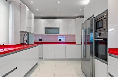 Puerto Banus Apartment | Apartment in Playas del Duque for 6 people| Casa Granada 146