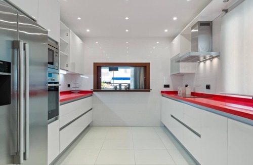 Puerto Banus Apartment | Apartment in Playas del Duque for 6 people| Casa Granada 146