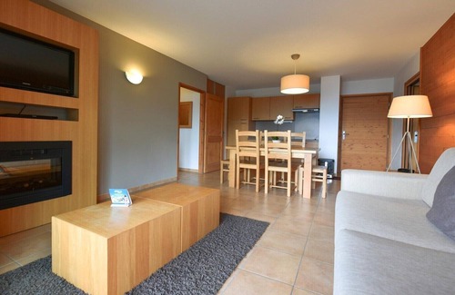 Sainte-Foy-Tarentaise Apartment | Apartment in Sainte-Foy with Ski-In/Ski-Out