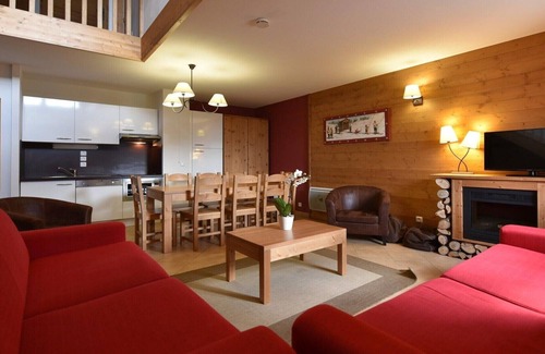Sainte-Foy-Tarentaise Apartment | Apartment in Sainte-Foy with Ski-In/Ski-Out