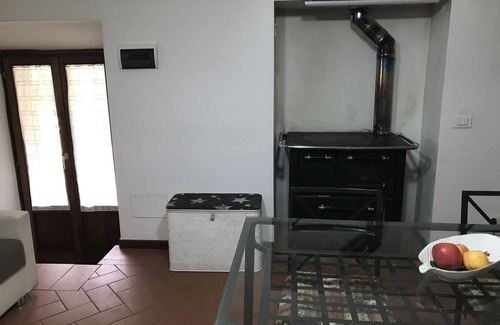 Castiglion Fiorentino Apartment | Apartment with balcony in the Perugia-Siena-Florence triangle