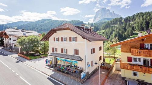 Santa Cristina Val Gardena Apartment | Apartments Villa Alpina