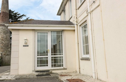 St. Agnes Apartment | APARTMENT 1, TREARREN, family friendly, with a garden in St Agnes