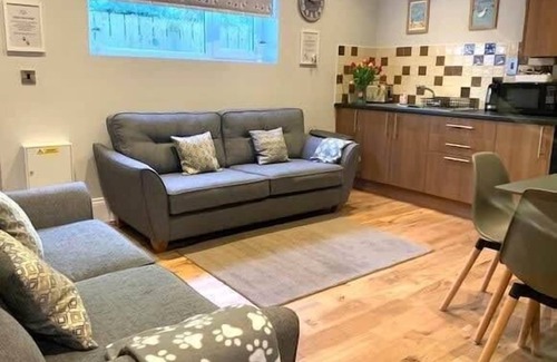 Muston House | Apartment 16, The Moorings - Ground Floor Apartment, Moments from beach