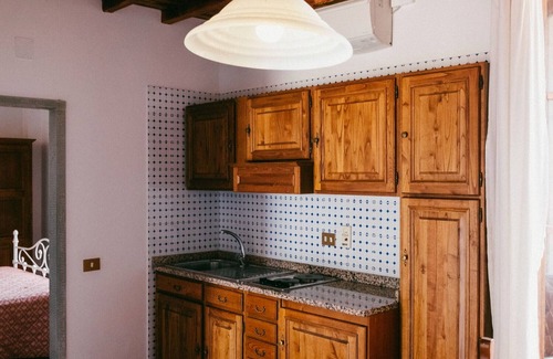 San Donato in Fronzano Apartment | Apartment '27 B Fattoria Degli Usignoli' with Shared Pool, Wi-Fi and Air Conditioning