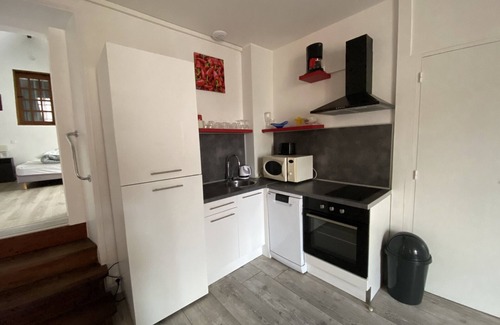 La Roche-Posay Apartment | Apartment 200m from Saint Roch Spa with Free Parking and WiFi
