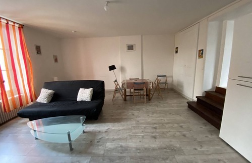 La Roche-Posay Apartment | Apartment 200m from Saint Roch Spa with Free Parking and WiFi