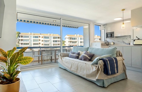Torredembarra Apartment | Apartment 250m beach with pool and parking
