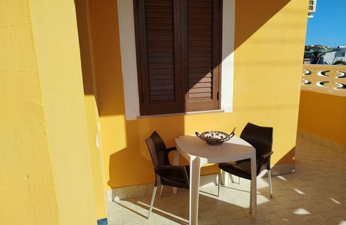 Lampedusa Apartment | Apartment 27 is bright and a stone's throw from the sea