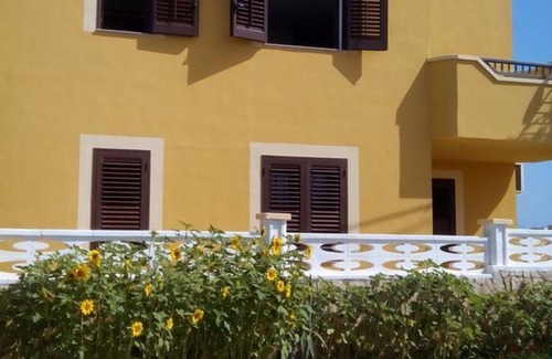 Lampedusa Apartment | Apartment 27 is bright and a stone's throw from the sea