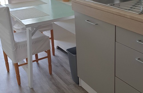 Balaruc-les-Bains Apartment | Apartment- 2nd floor with elevator - 7 minutes from the pond of