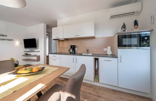 Hagnau Apartment | Apartment '301' with Shared Garden, Wi-Fi and Air Conditioning