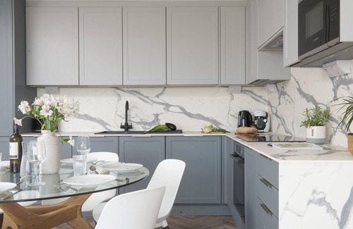 Newquay Apartment | Apartment 4, Oasis Sands - an apartment that sleeps 6 guests in 3 bedrooms
