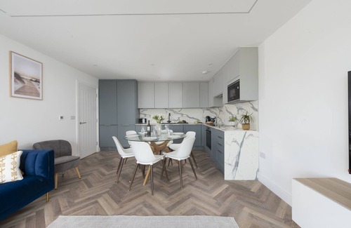 Newquay Apartment | Apartment 4, Oasis Sands - an apartment that sleeps 6 guests in 3 bedrooms