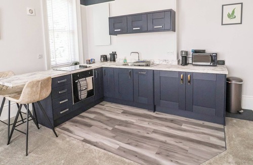 Grimsby Cottage | APARTMENT 4, romantic, with a garden in Grimsby