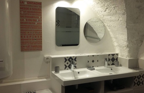 Puy-Saint-Vincent Apartment | Apartment 5/7 people in stone chalet at the foot of the slopes