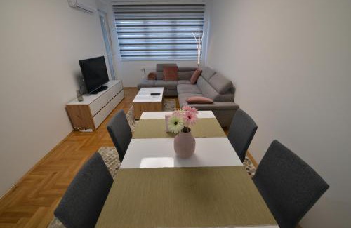 Grbavica Apartment | Apartment 54 CITY CENTER - FREE PRIVATE GARAGE
