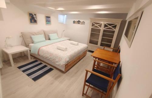 Hendaye Apartment | Apartment 55 m2, sunny garden & pool in Villa 1905