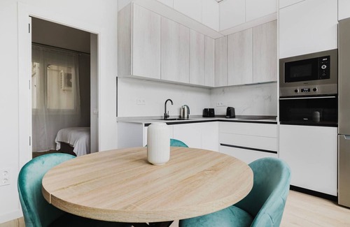 Cotos Apartment | Apartment 6 - Bright in Castellana - 4 Towers