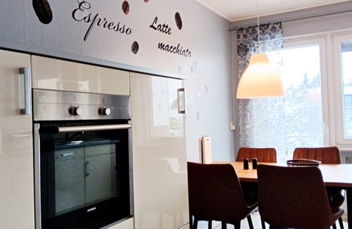 Wallersheim Apartment | Apartment 'Abendsonne Obergeschoss Mit Balkon' with Balcony and Wi-Fi