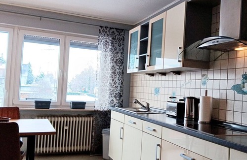 Wallersheim Apartment | Apartment 'Abendsonne Obergeschoss Mit Balkon' with Balcony and Wi-Fi