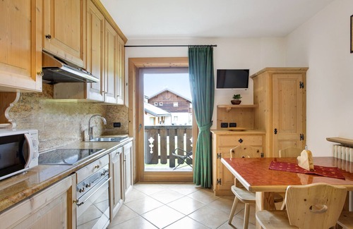 Livigno Apartment | Apartment "Abete Chalet Cambra" with Mountain View, Terrace & Garden