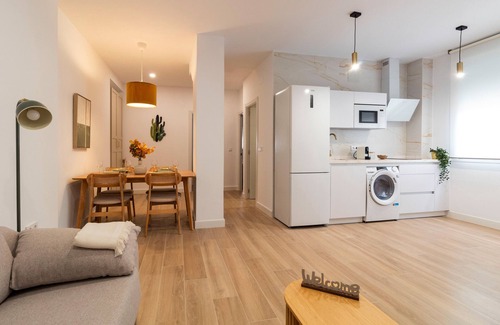 La Corza Apartment | Apartment 'Acogedor Piso Junto Sta Justa 3' with Wi-Fi and Air Conditioning
