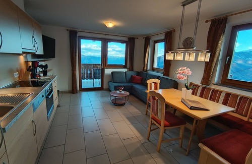 Lagundo Apartment | Apartment 'Adlerhorst' with Mountain View, Shared Garden and Wi-Fi