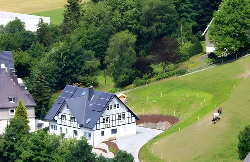 Lenne Apartment | Apartment 'Alpaka' with Mountain View, Shared Terrace and Wi-Fi