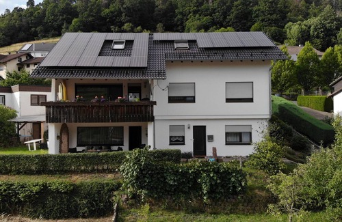 Gernsbach Apartment | Apartment 'Am Südhang' with Mountain View, Private Terrace and Wi-Fi