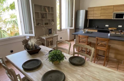Cavaillon Apartment | Apartment and rooftop with panoramic view