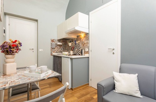Catania City Centre Apartment | Apartment 'Aparo House One' with Balcony, Wi-Fi and Air Conditioning
