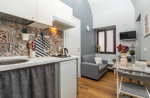 Catania City Centre Apartment | Apartment 'Aparo House One' with Balcony, Wi-Fi and Air Conditioning