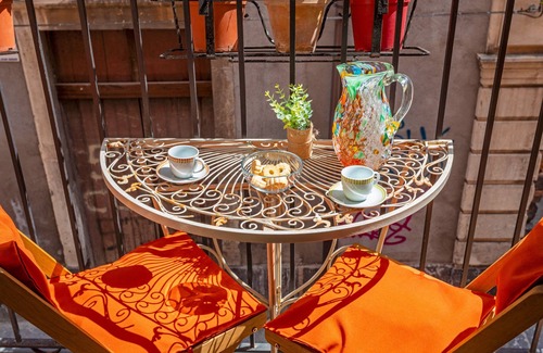 Catania City Centre Apartment | Apartment 'Aparo House One' with Balcony, Wi-Fi and Air Conditioning