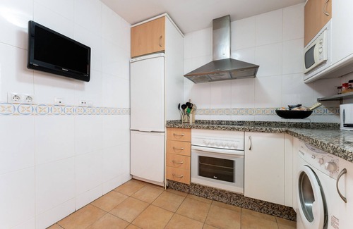 Fuengirola City Centre Apartment | Apartment 'Apartamento Postal' with Balcony, Wi-Fi and Air Conditioning