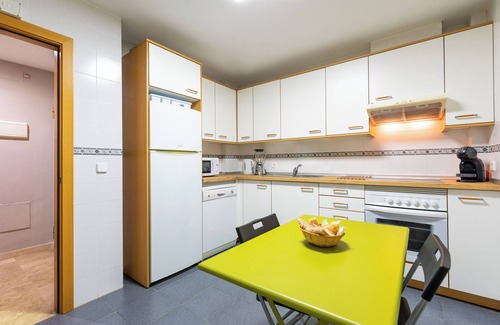 Perchel Sur Apartment | Apartment 'Apartamento Alboran' with Wi-Fi and Air Conditioning