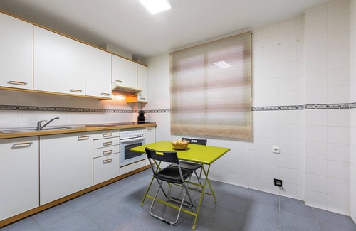 Perchel Sur Apartment | Apartment 'Apartamento Alboran' with Wi-Fi and Air Conditioning
