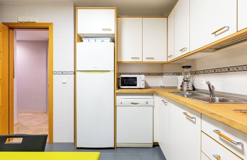 Perchel Sur Apartment | Apartment 'Apartamento Alboran' with Wi-Fi and Air Conditioning
