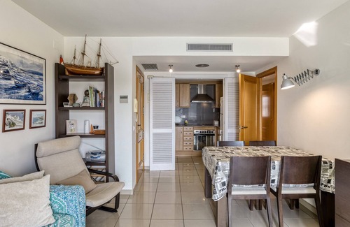 L'Escala Apartment | Apartment 'Apartamento Moll Con Piscina' with Mountain View, Shared Pool and Air Conditioning