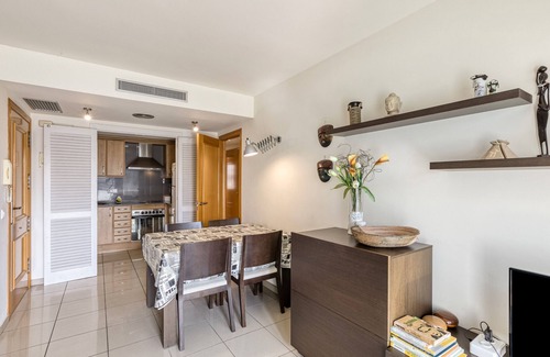 L'Escala Apartment | Apartment 'Apartamento Moll Con Piscina' with Mountain View, Shared Pool and Air Conditioning