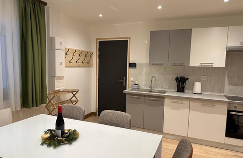 Brides-les-Bains Apartment | Apartment 'Appartement 102' with Shared Garden and Wi-Fi