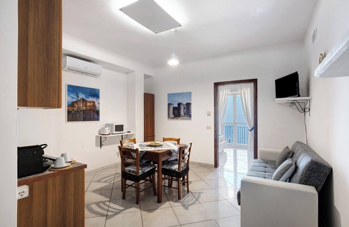 Nerano Apartment | Apartment 'Appartamento Napoli' with Sea View, Wi-Fi and Air Conditioning