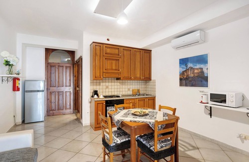 Nerano Apartment | Apartment 'Appartamento Napoli' with Sea View, Wi-Fi and Air Conditioning