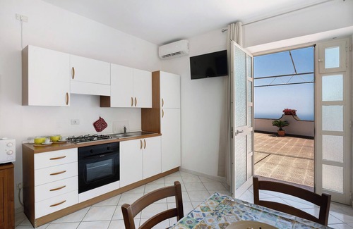 Nerano Apartment | Apartment 'Appartamento Nerano' with Sea View, Wi-Fi and Air Conditioning