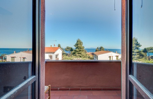 Cavo Apartment | Apartment 'Appartamento A Cavo Sul Mare' with Sea View, Wi-Fi and Air Conditioning