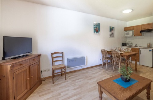 Samoens Apartment | Apartment 'Appt Le Grand Tetras F14' with Mountain View, Shared Pool and Private Garden